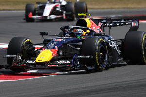 Photo GP de Grande-Bretagne de F1 : la frustration d'Isack Hadjar après ses départs ratés et son duel avec Liam Lawson