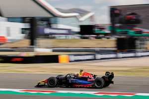 Photo Silverstone – Sprint : Tsolov s’empare de la victoire dans le dernier tour devant Mini