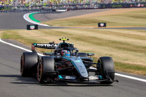 Photo Antonelli s'impose encore face aux Ferrari, Leclerc bat Hamilton