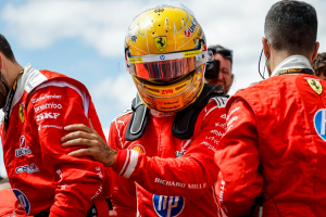Photo Lewis Hamilton prépare déjà le départ à Silverstone : « Nous pourrons jouer avec la stratégie d’équipe »