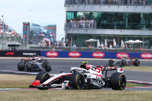 Photo Haas F1 n'aurait 'pas pu viser les points', mais Bearman et Ocon ont enchaîné les problèmes