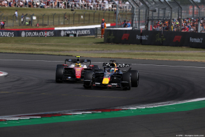 Photo Red Bull 's'excuse' et 'prend très au sérieux' les défaillances d'aileron arrière