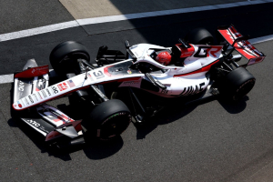 Photo Haas se rajoute des problèmes dans les stands