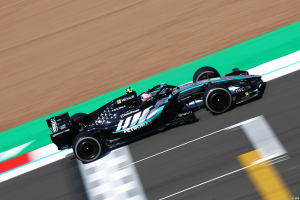 Photo Mercedes F1 prend des risques pour gagner du temps en relâchant l'accélérateur en ligne droite