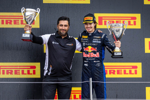 Photo Chez Red Bull, un nouveau talent menace de compliquer les choix pour 2027