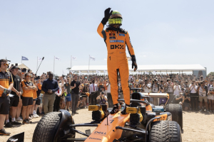 Photo Lando Norris : « Nous avons des adversaires très forts, mais McLaren est meilleure »