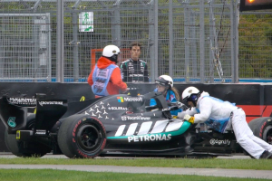 Photo Wolff alerte sur la fiabilité de Mercedes : Ça ne peut pas continuer