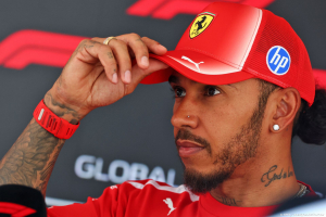Photo Hamilton prévient Mercedes F1 : 'il est temps de mettre un coup d'accélérateur'