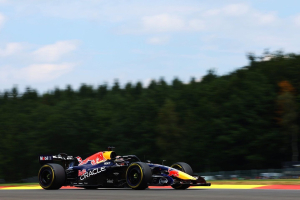 Photo EL1 - Verstappen devant les Ferrari, Mercedes en retrait