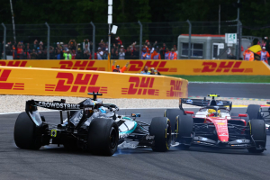 Photo Russell percuté par Hamilton à Spa mais le pilote Mercedes F1 tacle son moteur !
