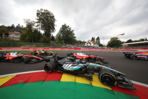 Photo Hamilton conteste sa pénalité après son accrochage avec Russell