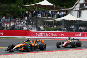 Photo Piastri est 'surpris' que Leclerc n'ait pas été pénalisé pour l'avoir percuté