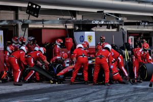Photo Hamilton a craint une grave blessure après l'incident avec son mécanicien