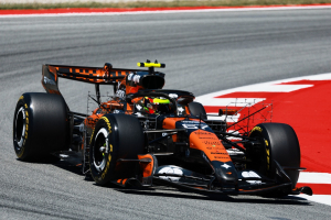 Photo Leonardo Fornaroli au volant d’une McLaren évoluée en EL1 en Hongrie