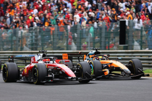 Photo Leclerc reconnaît que sa défense face à Piastri à Spa était un peu hors limite