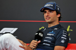 Photo Sainz déplore 'un ou deux ans de retard' chez Williams F1 et laisse son avenir ouvert