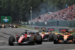 Photo Leclerc reconnaît être 'allé un peu trop loin' dans son duel avec Piastri