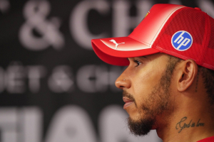 Photo De pilote inutile à candidat au titre : Hamilton savoure son rebond après 2025