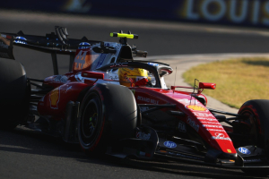 Photo EL2 - Hamilton mène un doublé Ferrari, Mercedes en difficulté