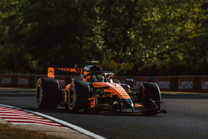 Photo EL3 - Norris en tête, McLaren et Mercedes mettent la pression sur Ferrari
