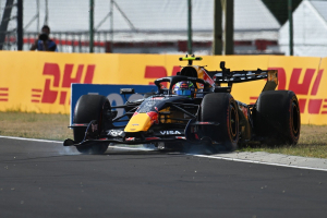 Photo Hadjar critique l'exécution de Red Bull après une Q3 gâchée