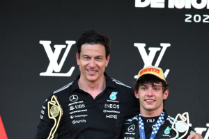 Photo Toto Wolff, ravi des performances de Kimi Antonelli, n'attend plus Max Verstappen comme le messie : « Il faut réfléchir sur le long terme »