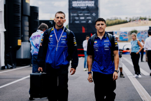 Photo Dans les coulisses du paddock : Liam Fabre, des plateaux de cinéma aux paddocks de F1