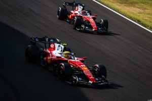 Photo Ferrari revient sur Mercedes F1, Vasseur veut poursuivre la dynamique