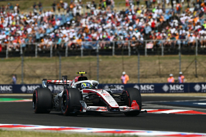 Photo Bearman juge 'douloureux' de voir Haas F1 lutter avec Aston Martin