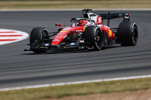 Photo Le pari de Ferrari : Vasseur refuse de suivre la stratégie de McLaren F1