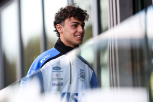 Photo Joyeux anniversaire Arvid Lindblad : le pilote Racing Bulls fête ses 19 ans après une première demi-saison éclatante en F1