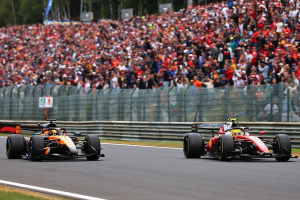 Photo McLaren a réalisé trop tard l'opportunité offerte par l'aileron arrière de Ferrari