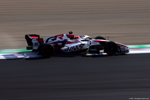 Photo Bilan de mi-saison F1 2026 : Haas décroche avec les mains attachées dans le dos