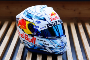Photo Isack Hadjar dévoile un casque spécial pour le GP des Pays-Bas