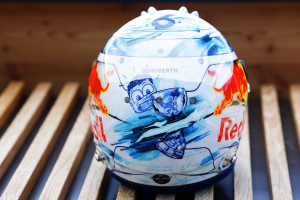 Photo Le trophée brisé d'Isack Hadjar prend place sur son casque