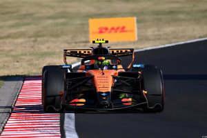 Photo McLaren complète sa MCL40 avec de nouvelles évolutions pour la rentrée de la F1