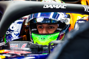 Photo Enjeux fin de saison – Isack Hadjar peut-il finir sur les chapeaux de roue ?