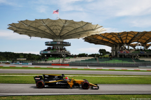 Photo Pirelli détaille les 'maux de tête' que donne l'escale à Sepang en octobre
