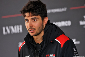 Photo Ocon assure que 'les pilotes ne sont pas le problème' chez Haas F1