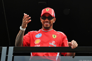 Photo Hamilton peu emballé par le choix de Verstappen de rester chez Red Bull