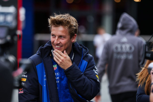 Photo Liam Lawson arrive sans pression chez Red Bull mais s’attend à un week-end « délicat »