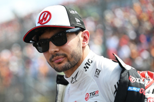 Photo Komatsu entretient le doute sur l'avenir d'Ocon chez Haas
