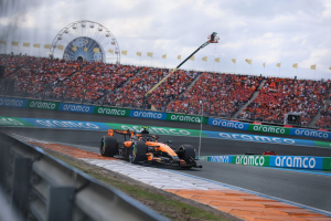 Photo GP des Pays-Bas : Lando Norris superbe vainqueur, Max Verstappen dans le mur 