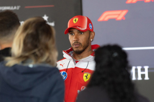 Photo Hamilton très frustré attend une discussion ferme après la stratégie de Ferrari