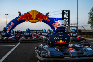 Photo Max Verstappen va affronter 100 pilotes de karting à Silverstone