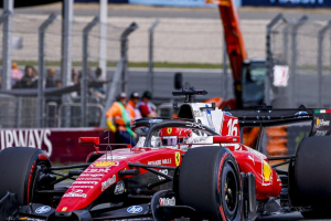 Photo Charles Leclerc, après sa deuxième place en course sprint : « Quand on est le seul à tenter quelque chose, c'est soit la bonne décision, soit la mauvaise »