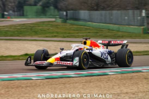 Photo Nikola Tsolov découvre le pilotage d'une F1 à Imola et se rapproche de la Super Licence