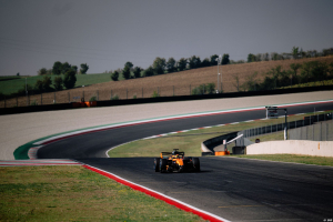 Photo Pirelli boucle deux jours de tests au Mugello avec McLaren, Red Bull et Audi F1 pour 2027