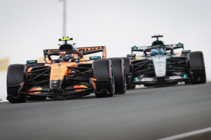 Photo Pas d'argent ? McLaren ne croit pas Wolff sur le développement Mercedes