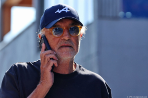Photo Affaire Gasly : un Briatore en colère accuse un juge de la FIA d'être lié à McLaren, qui se sent insultée et menace en retour !
